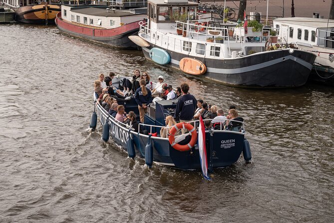 Amsterdam Canal Cruise with Live guide & Two drinks - Central St. - Who should book this cruise