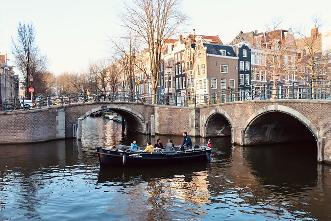 Amsterdam Canal Tour by Open Boat – 90 min Small Group Experience - What the guides add to the ride