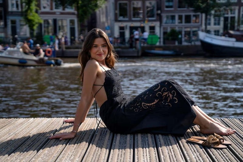 Amsterdam Canals Photoshoot: Private Solo, Family or Couples - Damrak gives you the classic Amsterdam frame