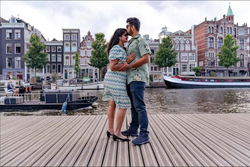 Amsterdam Canals Photoshoot: Private Solo, Family or Couples - Outfit planning can improve the result