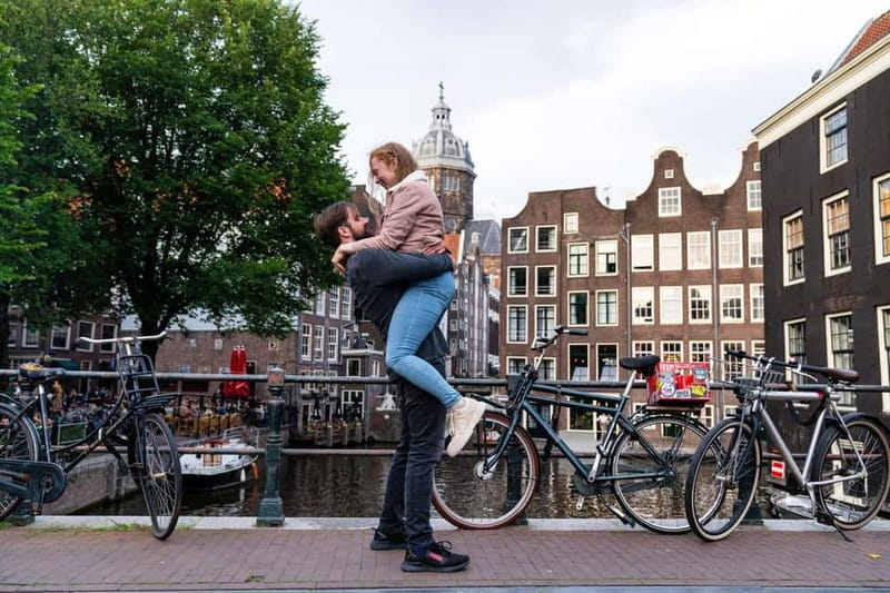 Amsterdam Canals Photoshoot: Private Solo, Family or Couples - One extra location lets you change the mood