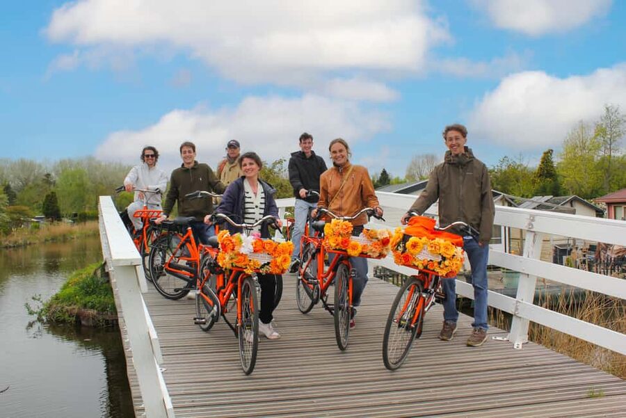 Amsterdam: Cheese, Windmill & Countryside Bike Tour - Cycling along Nieuwendammerdijk