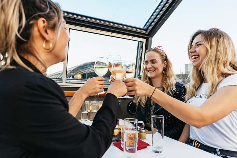 Amsterdam: Cheese & Wine Cruise Tasting Experience - Commentary that leaves room for the view