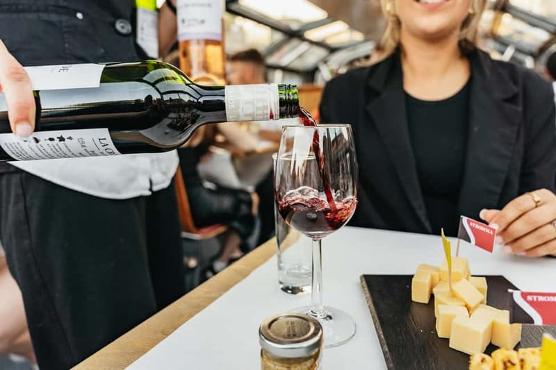 Amsterdam: Cheese & Wine Cruise Tasting Experience - A heated boat makes the evening easier