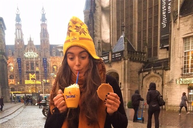 Amsterdam Christmas Walk with hot drink and Dutch treat - What the $42.14 price includes