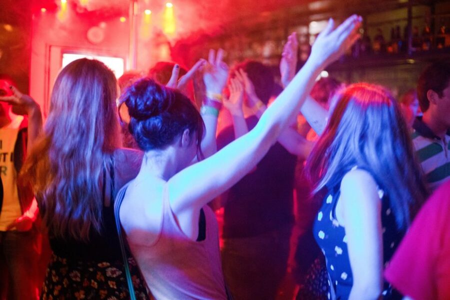Amsterdam: City Center Bar Crawl and Nightlife Experience - The final club and the most important dress warning