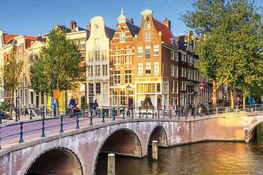 Amsterdam City Center Guided Walking Tour - 12 guests 2,5h - Starting at St Nicholas Church and the old harbor