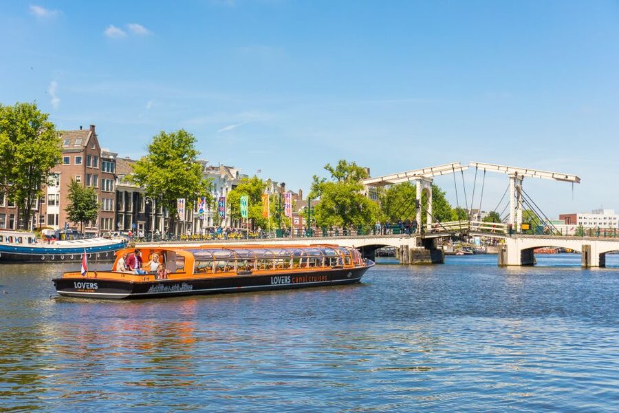 Amsterdam: City Centre Canal Cruise - The first canal views and Golden Age houses