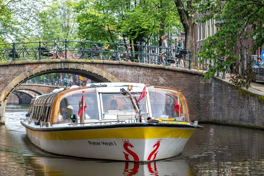 Amsterdam: City Centre Canal Cruise & Free Flower Cocktail - Key points before you book