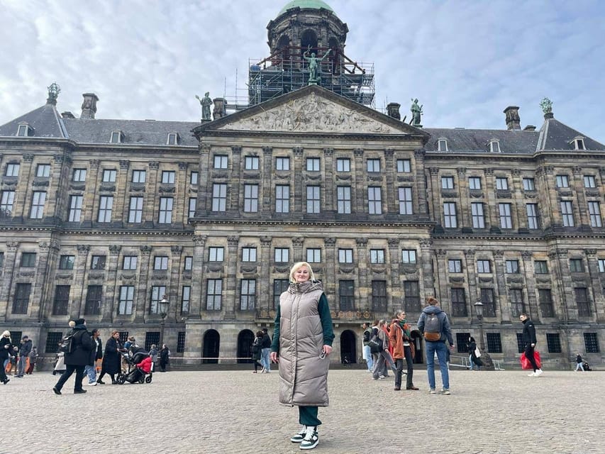 Amsterdam: City Highlights Walking Tour - The guides and the style of commentary