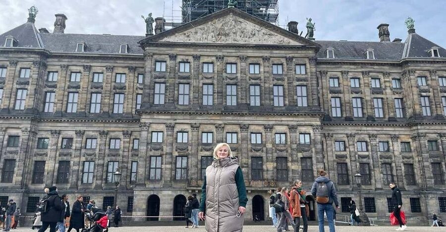 Amsterdam: City Highlights Walking Tour - Saint Nicholas Basilica and the old waterfront streets