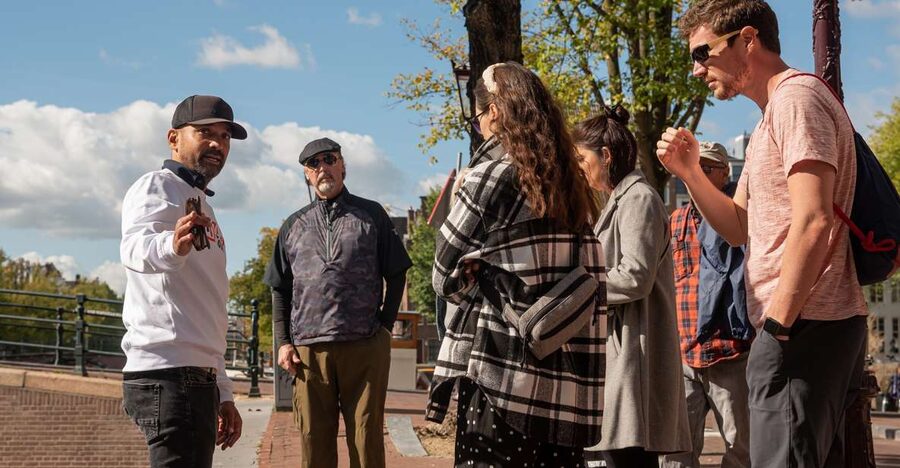 Amsterdam City walking tour - Following the canals through old Amsterdam