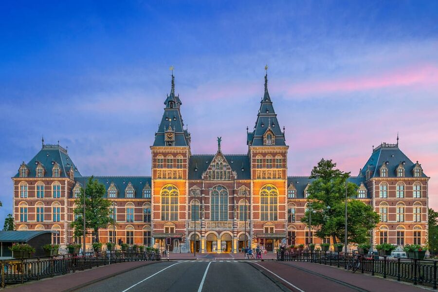 Amsterdam: Combo Rijksmuseum & Hop-On Hop-Off Bus - The Red Line, from Central Station to the Jordaan