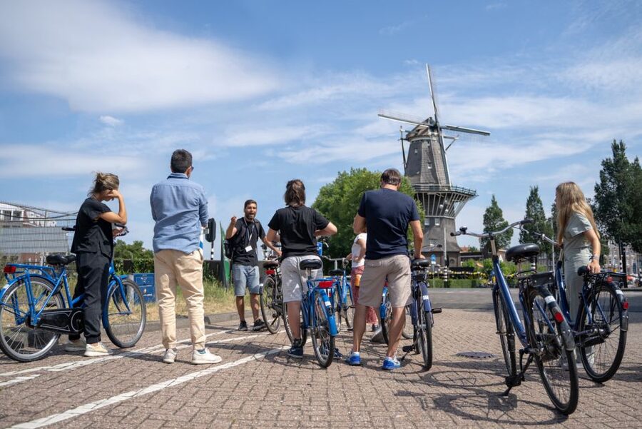 Amsterdam: Countryside Bike Tour - Buiksloterweg and the return to the center