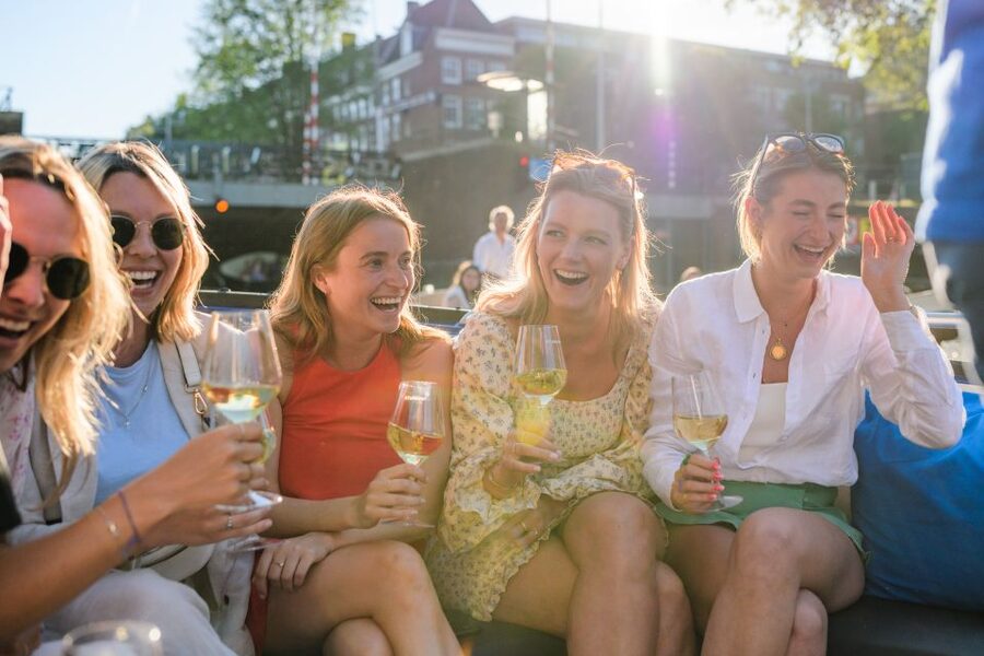 Amsterdam: Covered Canal Booze Cruise with Unlimited Drinks - How the drinks change the experience