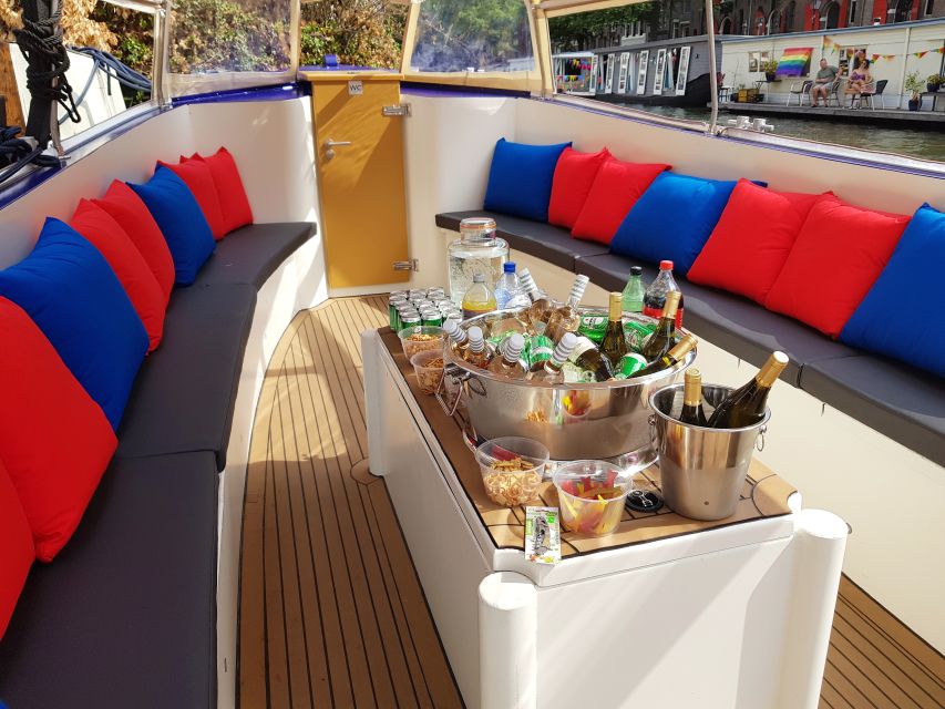 Amsterdam: Covered Canal Booze Cruise with Unlimited Drinks - The hosts make the difference