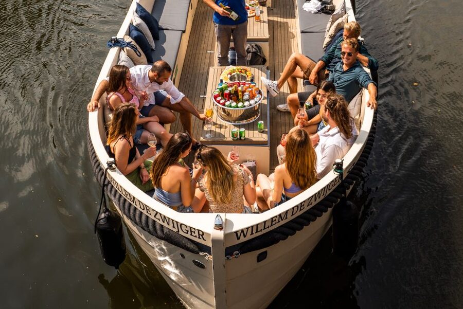 Amsterdam: Cozy Evening Canal Cruise With Open Bar Option - The Magere Brug and the Amstel connection