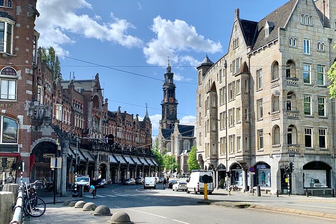Amsterdam: Cultural Highlights in English/German/Italian - A city story that unfolds one street at a time
