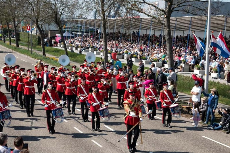 Amsterdam: Day Trip to Flower Parade & Keukenhof on April 18 - Watching the floats from the grandstand
