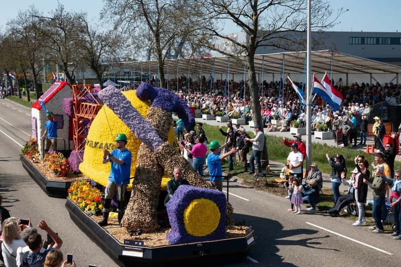 Amsterdam: Day Trip to Flower Parade & Keukenhof on April 18 - Who will enjoy this day most?