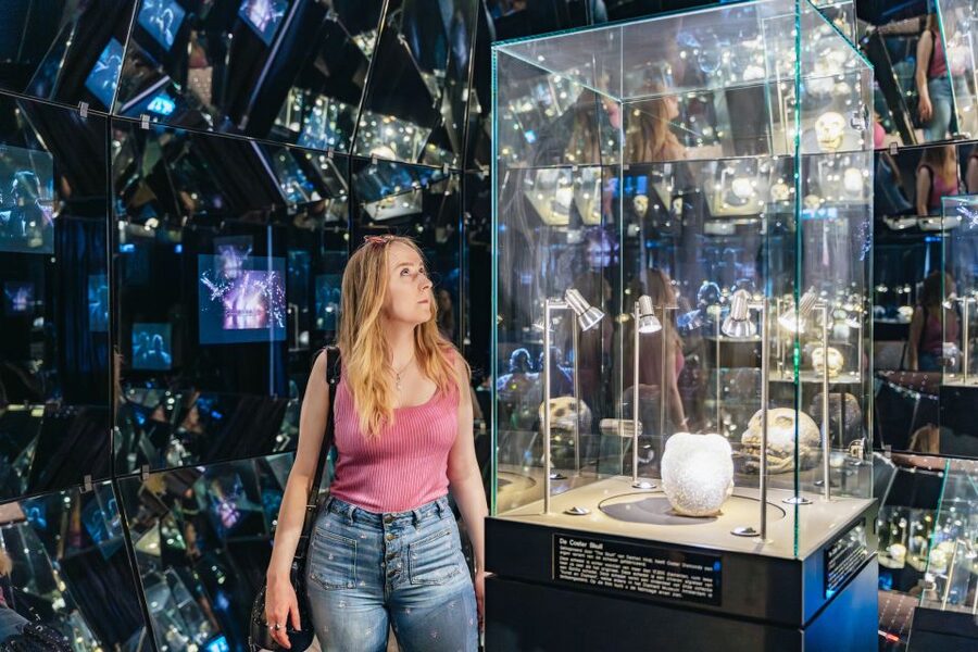 Amsterdam: Diamond Museum Entrance Ticket - Famous diamonds in replica form