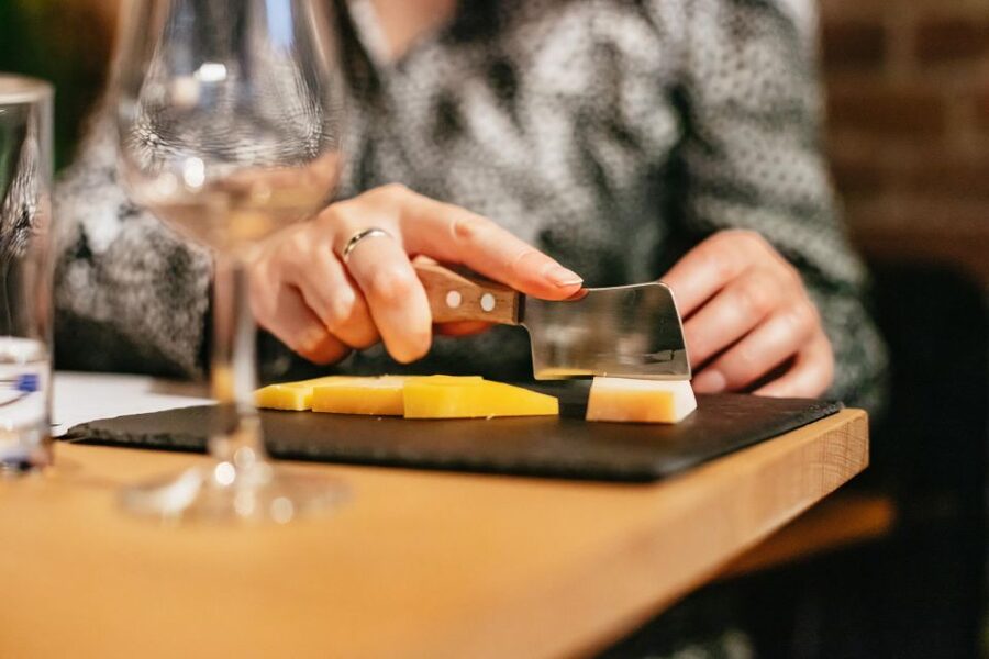Amsterdam: Dutch Cheese Tasting Experience with Wine - My call: a smart, tasty short stop