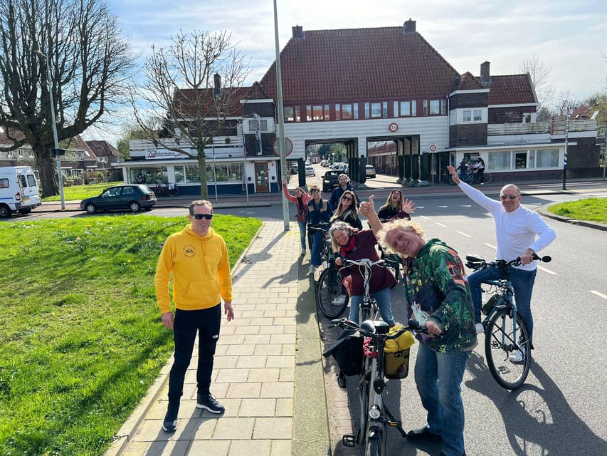 Amsterdam: Dutch Countryside E-Bike with Cheese & Clogs - Monnickendam and the return through Waterland
