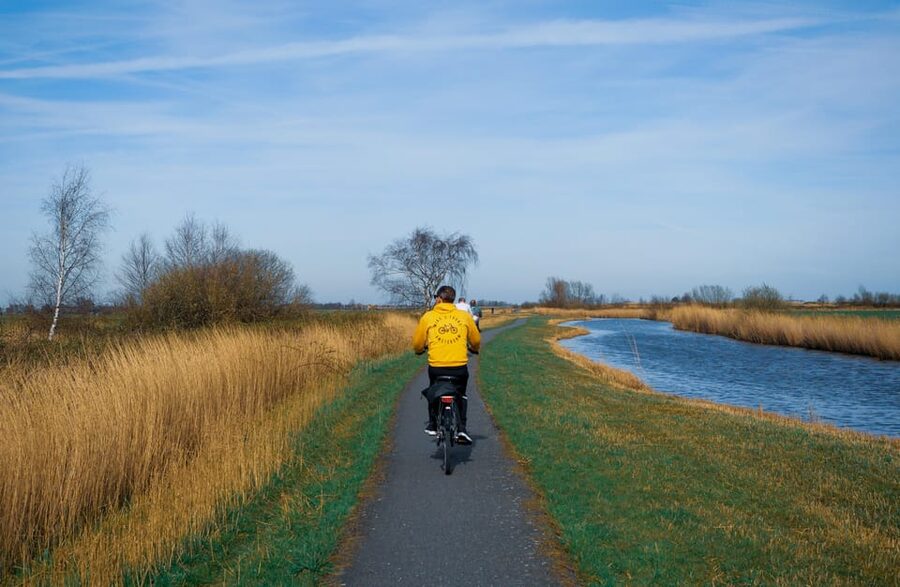 Amsterdam: Dutch Countryside E-Bike with Cheese & Clogs - Who should book this e-bike tour?