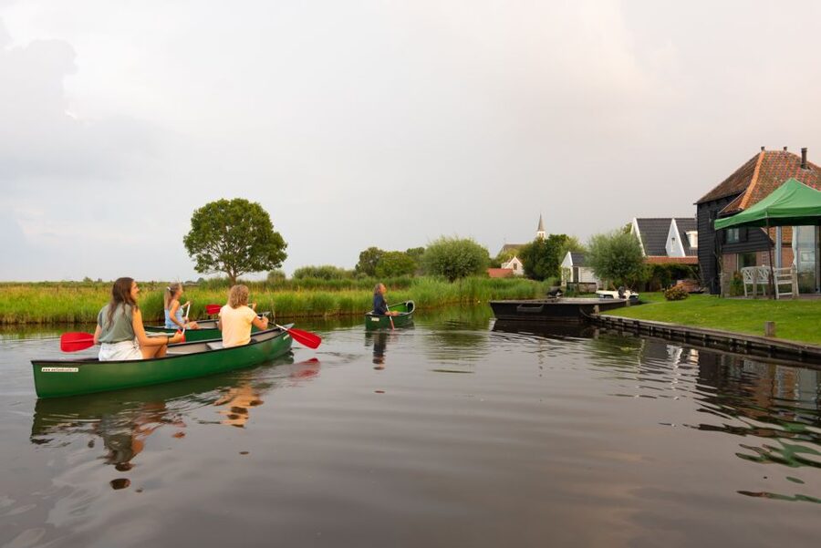 Amsterdam: Dutch Countryside Sunset Canoe Tour - A local home and a slower start