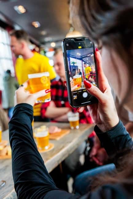 Amsterdam: Dutch Craft Beer Tasting with cheese and snacks - The guide turns tasting into a game