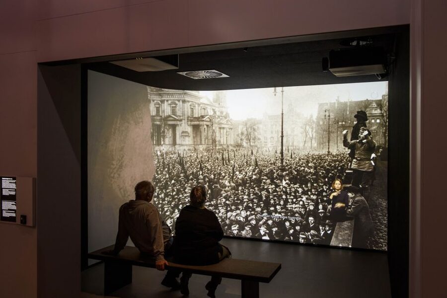 Amsterdam: Dutch WWII Resistance Museum Entry Ticket - The audio guide and language choices