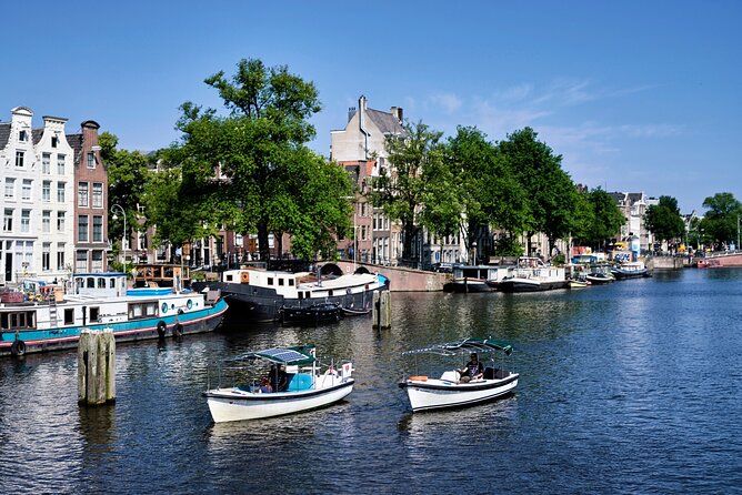 Amsterdam Essence in German: 90-minute waterway trip - Who will enjoy this Amsterdam cruise most