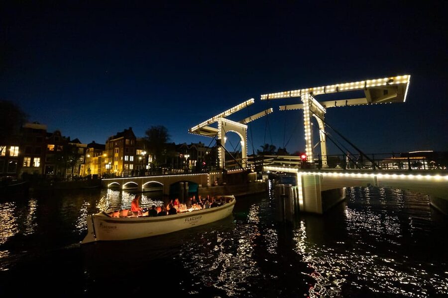 Amsterdam: Evening Canal Cruise with (Open) Bar on Board - Who Will Enjoy This Cruise Most