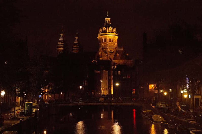 Amsterdam: Evening Cocktail Cruise along the canals - Hotel Seven Bridges and the return to Damrak