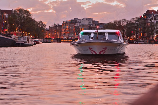 Amsterdam Evening Cocktail Cruise with snacks - What this Amsterdam night cruise is really like