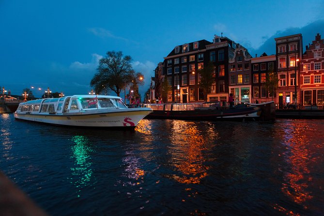 Amsterdam Evening Cocktail Cruise with snacks - The Skinny Bridge after sunset
