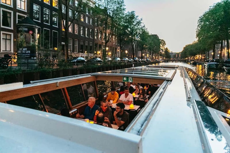Amsterdam: Evening Cruise with Optional Wine and Snacks - Audio guide, captains, and the level of commentary