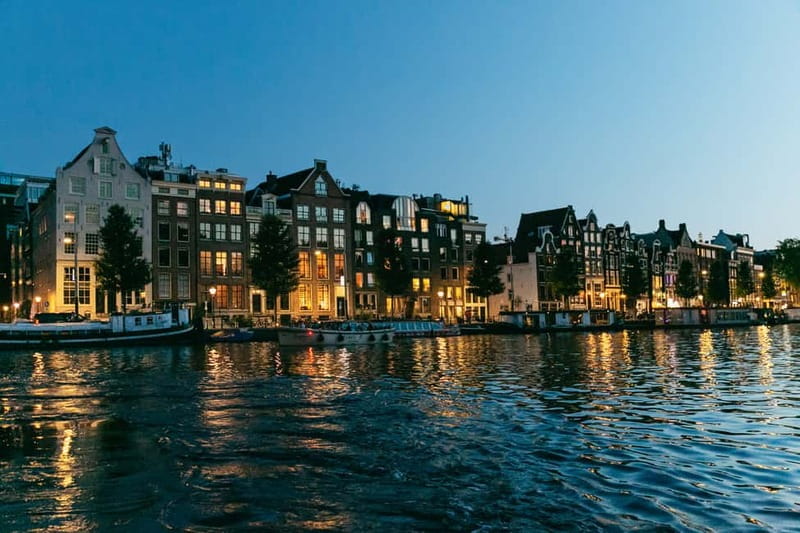 Amsterdam: Evening Cruise with Optional Wine and Snacks - Starting near the Rijksmuseum and Museumplein