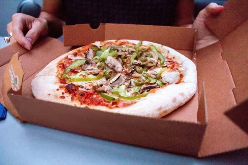 Amsterdam: Evening Pizza Cruise Along the Canals - Unlimited drinks and what the $40 price really buys
