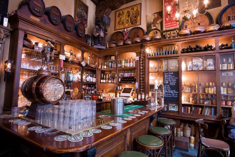 Amsterdam: Exclusive Red Light District Tour and Drink - Starting at Damrak and walking into old Amsterdam
