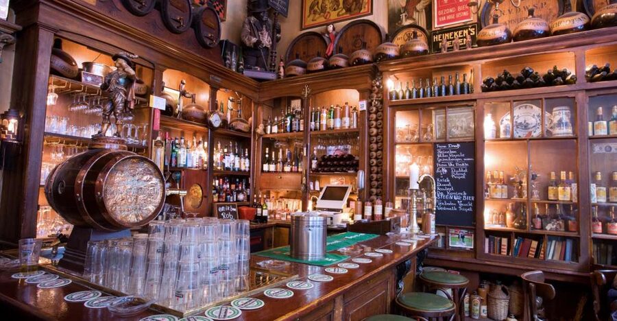 Amsterdam: Exclusive Red Light District Tour and Drink - Prostitution, windows, and peep shows