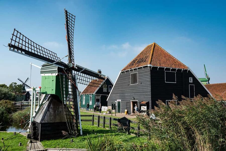 Amsterdam: Explore Zaanse Schans: Half-Day Luxury Coach Trip - Who will enjoy this half-day outing