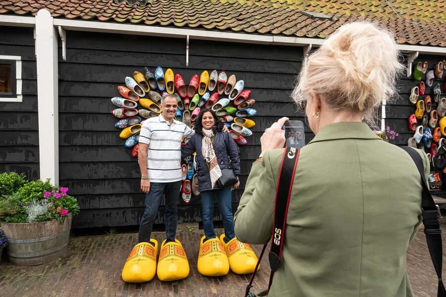 Amsterdam: Explore Zaanse Schans: Half-Day Luxury Coach Trip - Small details that make the day easier