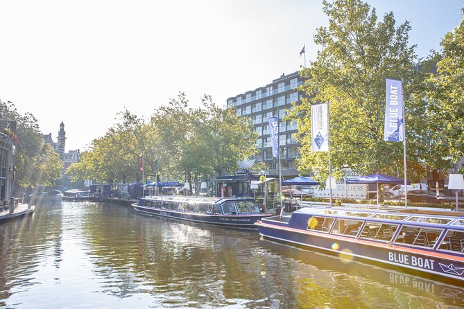 Amsterdam Family-Friendly Canal Cruise with Snackbox Option - The family setup and snackbox choice