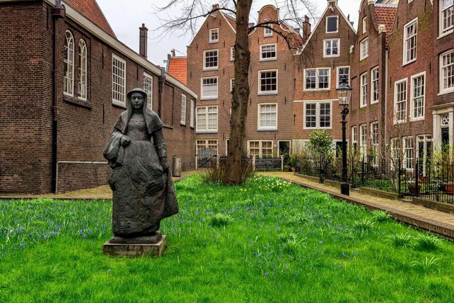 Amsterdam Family Friendly Historical Walking Tour - What the private format is worth at $235 per person
