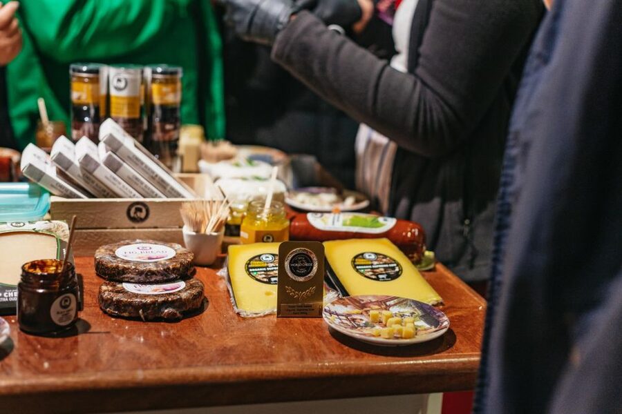 Amsterdam: Food and Culture Walking Tour with Tastings - The Dutch foods you will actually try