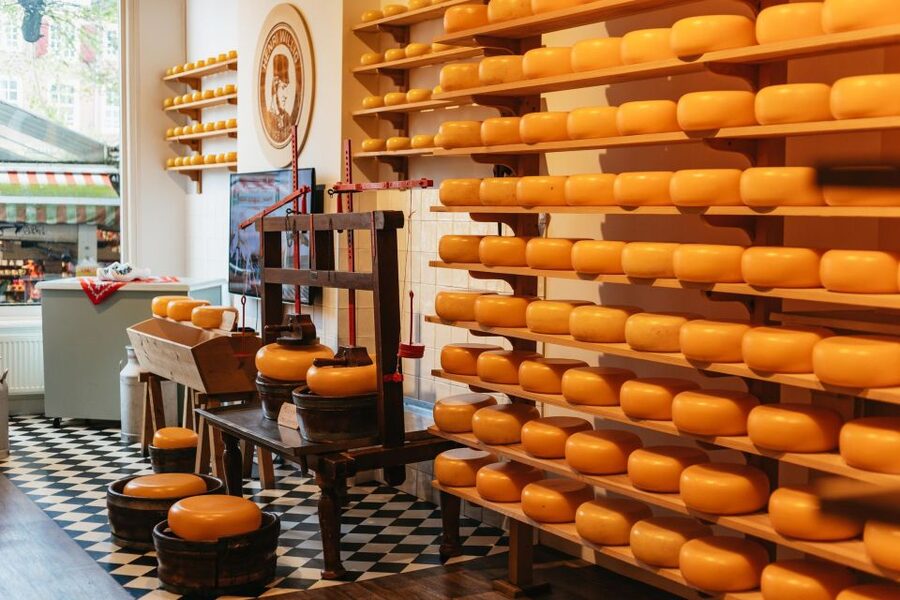 Amsterdam: Food and Culture Walking Tour with Tastings - Begijnhof and Amsterdam’s quieter side