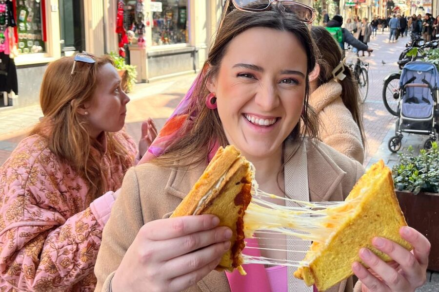Amsterdam: Food and Culture Walking Tour with Tastings - Walking into the Jordaan