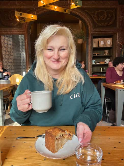 Amsterdam: Food Walking Tour - Amsterdam street food and fried snacks