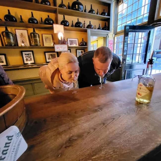 Amsterdam: Food Walking Tour - Bitterballen and beer at Schreierstoren